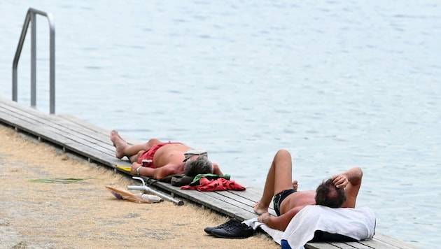 Hochsommerlich sonnig und heiß wird der Start ins Wochenende verlaufen, verspricht die Geosphere Österreich. (Bild: APA/HELMUT FOHRINGER)