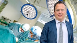 An der Grazer Uniklinik wurde der Steirer am 13. Jänner 2024 notoperiert. Anwalt Peter Freiberger erhebt schwere Vorwürfe. (Bild: Krone KREATIV/Christof Birbaumer, Barbara Winkler,)