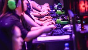 Am Dienstagabend geht es in der Kölnmesse mit einer Eröffnungsparty los, ab Donnerstag sind die ...