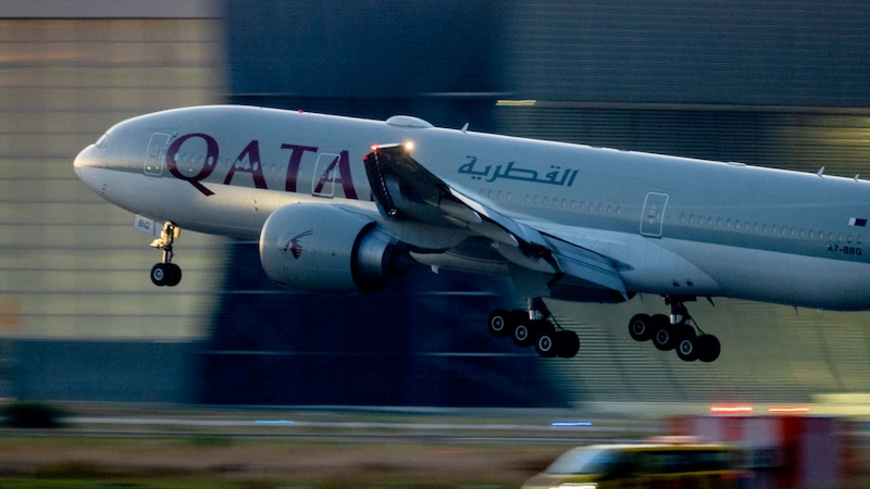 Qatar Airways bestellte zuletzt 10.000 Flaschen der Trockenbeerenauslese. Bei Airlines will man nun verstärkt punkten. (Bild: AP/Michael Probst)