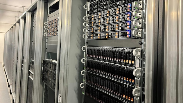 With a computing power of 40 petaflops, the supercomputer cluster is set to become one of the top 20 in the world. (Bild: Stefan Thaler)