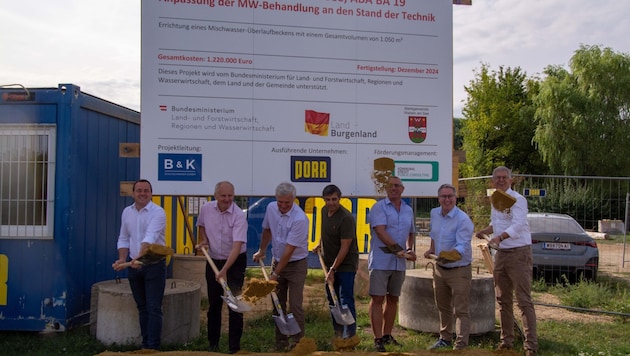 Der Spatenstich erfolgte am Donnerstag, das Becken ist aber bereits im Bau. Bis Ende des Jahres soll es fertig sein. „Weiden war in den 60er Jahren damit schon Vorreiter im Naturschutz“, so Bürgermeister Hareter. (Bild: Charlotte Titz)