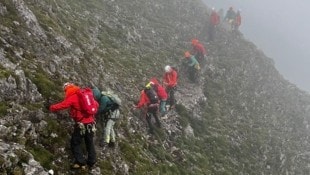 Innsbrucker Bergretter brachten eine amerikanische Familie sicher vom Innsbrucker Klettersteig ins Tal. (Bild: Bergrettung Innsbruck)