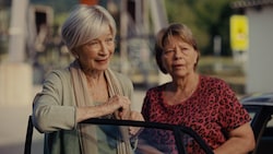 Christine Ostermayer (li.) und Margarethe Tiesel in „80 Plus“.  (Bild: Orbrock Film/ Tivoli Film/ Jovan Stevanovic)