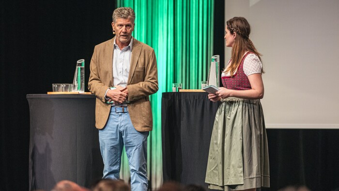 Durch den Branchenevent führt das Moderatorenduo Conny Bürgler (Moderatorin ServusTV) und Karl ...