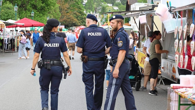 The police patrol the Kirtag to ensure that visitors feel safe. (Bild: Kristian Bissuti)