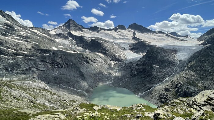 Der Rückzug der Gletscher – wie hier unterhalb des Großen Geigers – legt viel Gestein frei, das ...