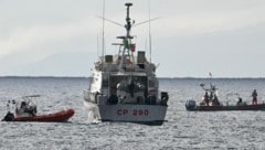 Rettungseinsatz im Meer vor Sizilien (Bild: AFP/Alberto Pizzoli)