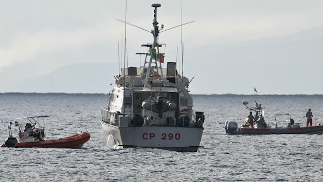 Rescue operation in the sea off Sicily (Bild: AFP/Alberto Pizzoli)