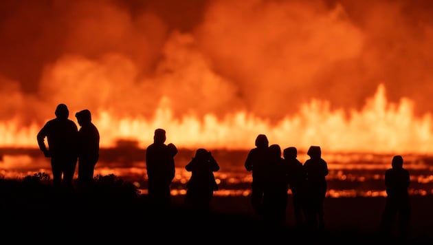 On Thursday evening, the sixth volcanic eruption in nine months began on the North Atlantic island. (Bild: AP)