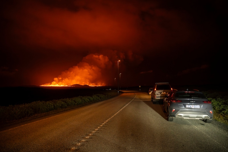 Am Donnerstagabend begann auf der Nordatlantik-Insel der sechste Vulkanausbruch innerhalb von neun Monaten. (Bild: AP)