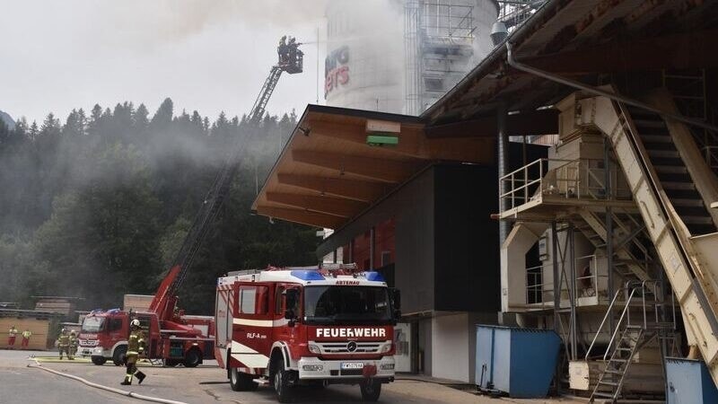 The extinguishing work took several hours (Bild: FF Abtenau)