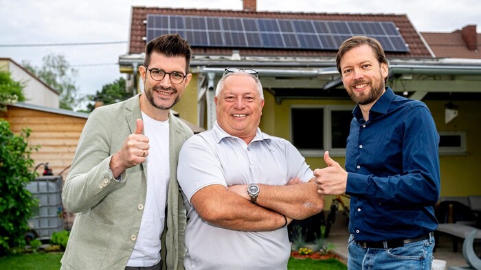 Christian Lebelhuber (CEO Krone Sonne) with satisfied customer Gerhard Leeb (from left).