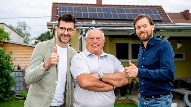 Christian Lebelhuber (GF Krone Sonne) mit dem zufriedenen Kunden Gerhard Leeb (v. li.). (Bild: Antal Imre)