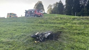 Die Stoßstraße war nach dem schweren Unfall in beide Richtungen gesperrt.