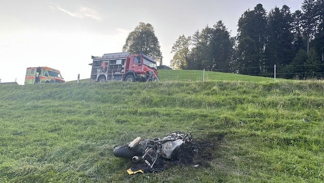 Die Stoßstraße war nach dem schweren Unfall in beide Richtungen gesperrt. (Bild: Kantonspolizei Außerroden)