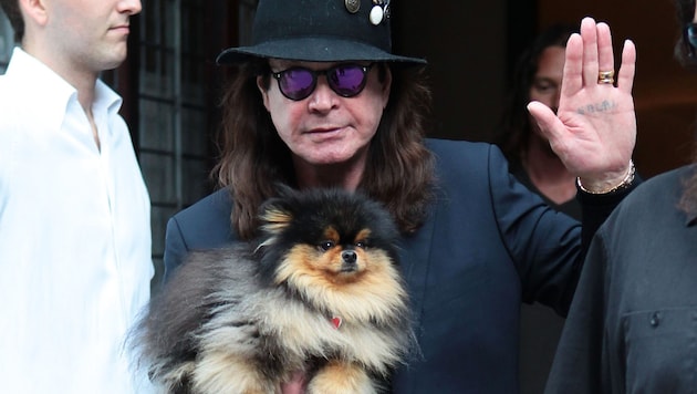 Ozzy Osbourne muss sich von seinem Hündchen „Rocky“ verabschieden. (Bild: Photo Press Service)