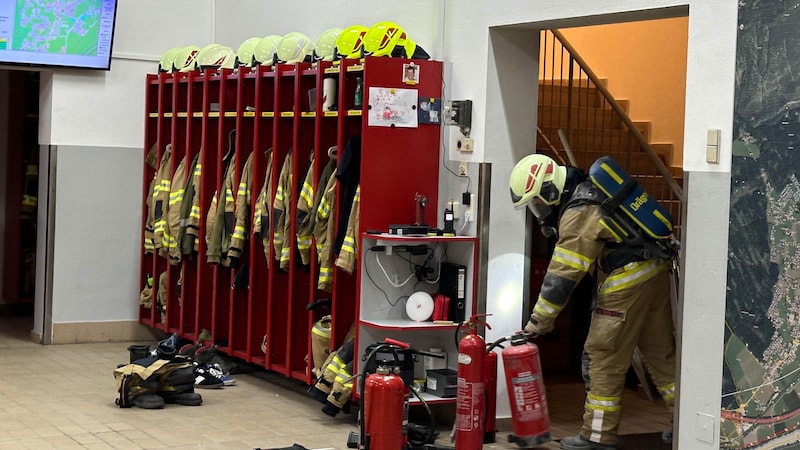 The firefighters from Münster fought the fire in their own home. (Bild: ZOOM Tirol)