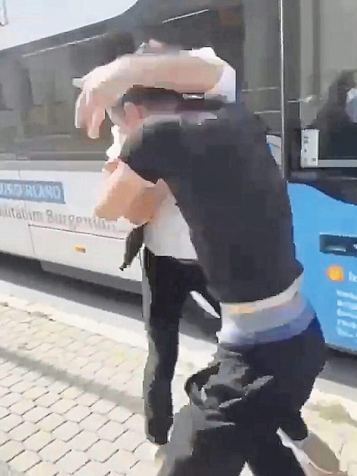 Der Mann attackierte den Chauffeur.