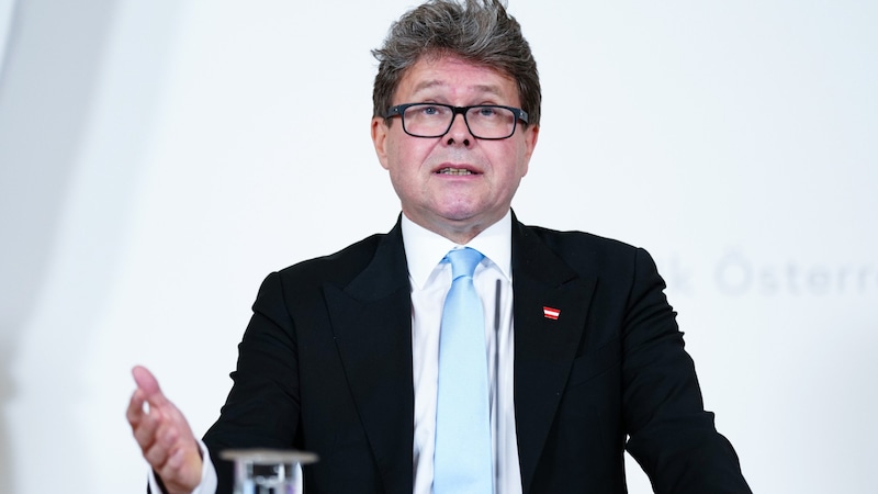 Education Minister Martin Polaschek (ÖVP) was pleased on Friday that the teaching positions were well filled. (Bild: APA/Eva Manhart)