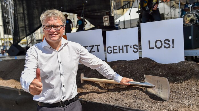 Sommer 2015: Luger beim Spatenstich zum Westring