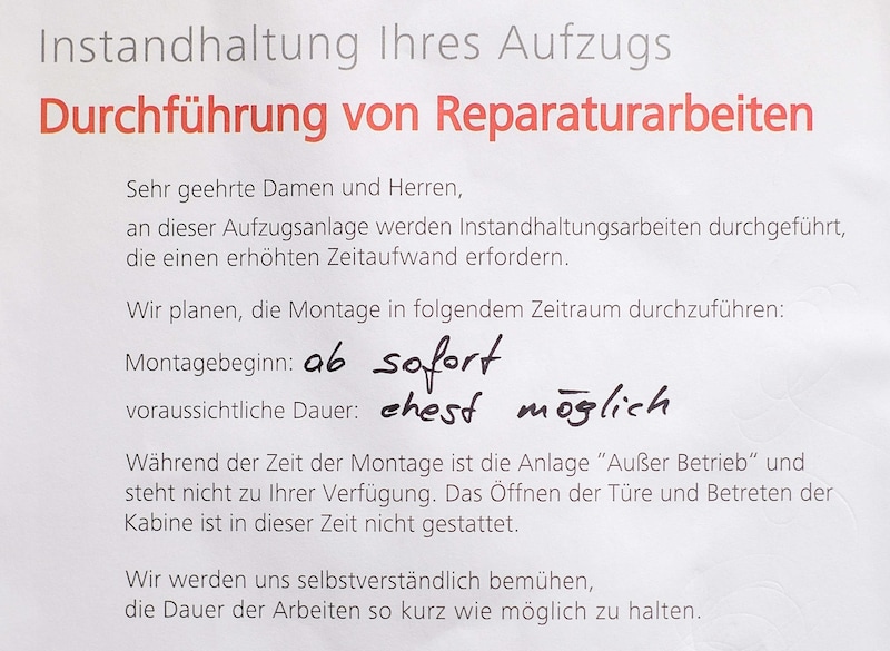 Diese Info wurde im Stiegenhaus angebracht (Bild: Einöder Horst)