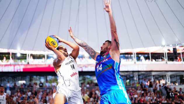 Nico Kaltenbrunner (l.) und Amil Hamzayev (Bild: APA/EVA MANHART)