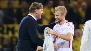 Ralph Hasenhüttl (links) und Konrad Laimer arbeiteten bei RB Leipzig zusammen. Am Sonntag stehen ...