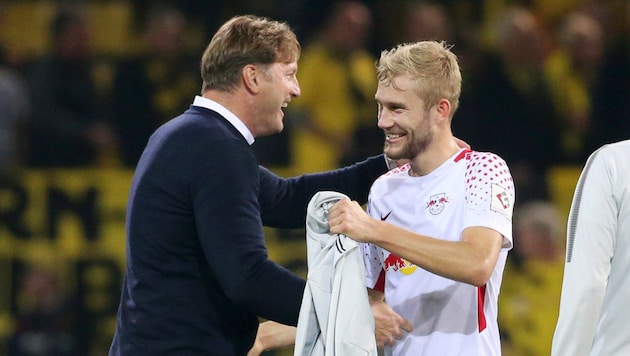 Ralph Hasenhüttl (left) and Konrad Laimer worked together at RB Leipzig. On Sunday, they will face each other as opponents. (Bild: GEPA/GEPA pictures)