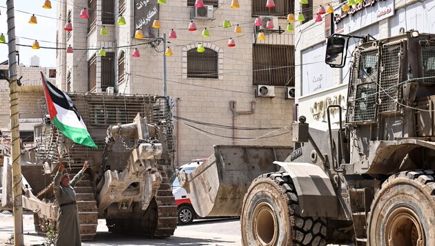 Israeli tanks in the Gaza Strip (Bild: AFP/Zain Jaafar)