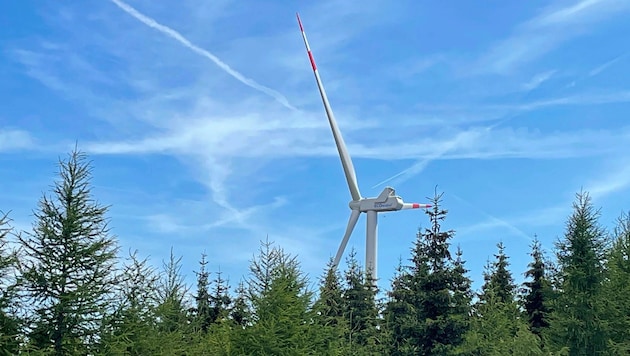 Wind turbines like this one in Lavanttal can lead to greater energy self-sufficiency. A wind farm is to be built on the Hochfeldalm. (Bild: Stift St. Paul)