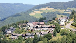 Die Tat in der kleinen Ortschaft hatte sich gegen 23 Uhr ereignet. Der 43-Jährige wählte danach den Notruf und stellte sich selbst der Polizei. (Bild: wikimedia.org)