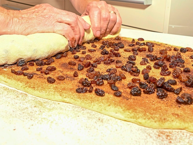 Sie füllt ihre Mehlspeisen nicht nur mit Zimt, Zucker und Rosinen, sondern auch mit Nüssen. (Bild: Arbeiter Dieter/Dieter Arbeiter)