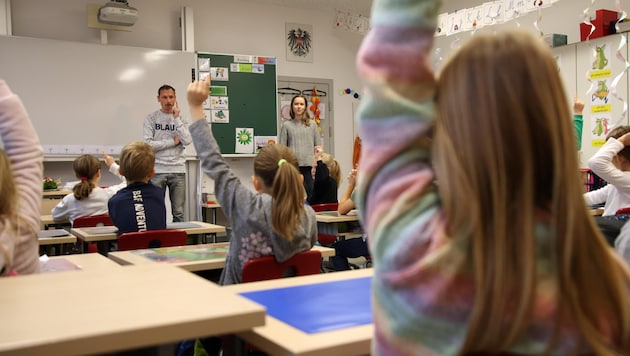 Vor allem in Volks- und Mittelschulen fehlen im Bundesland noch Lehrkräfte. (Bild: Tröster Andreas)