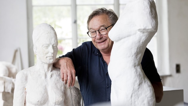 Udo Rabensteiner in seinem Atelier in Lustenau – hier sind unzählige Kunstwerke entstanden. (Bild: Mathis Fotografie)