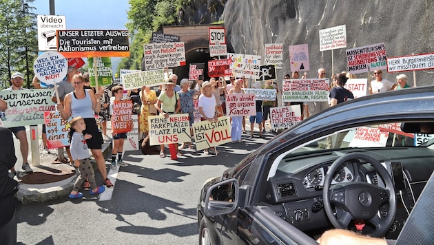 In Hallstatt wurde wieder demonstriert (Bild: Marion Hörmandinger)