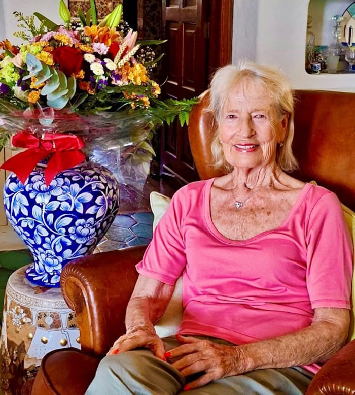Ein Blumenbouquet von der „Krone“ zum 85er: Happy Birthday, liebe Dagi!