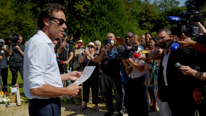 Anthony Delon spoke to fans and the press before his father's funeral.