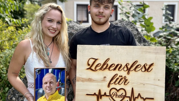 Weak smiles just for the photo: Peter Leitner's children Sabine and Markus fight for their dad (Bild: Geissler)