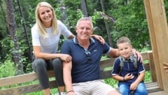 Mario und Sabrina Kunasek sind seit 2018 verheiratet, Sohn Theo ist fünf Jahre alt. Zur Feier im südsteirischen Leibnitz kamen auch der damalige Vizekanzler Heinz-Christian Strache und Außenministerin Karin Kneissl. (Bild: Jauschowetz Christian)