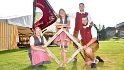 Vorfreude ist groß: Die beiden Leiter Kerstin und Johannes (vorne)mit Chiara und Christian (Bild: Roland Holitzky/ROLAND HOLITZKY)