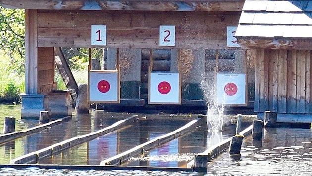 The target is the water. The tradition has been alive for 190 years. (Bild: ROLAND HOLITZKY)