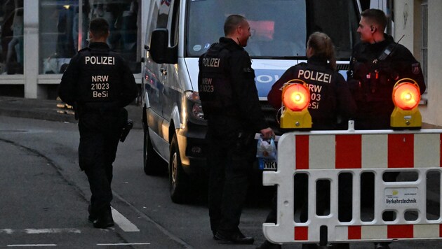 Around 24 hours after the fatal knife attack at the "Festival of Diversity", a suspect was arrested in Solingen, Germany. (Bild: APA Pool/APA/dpa/Federico Gambarini)