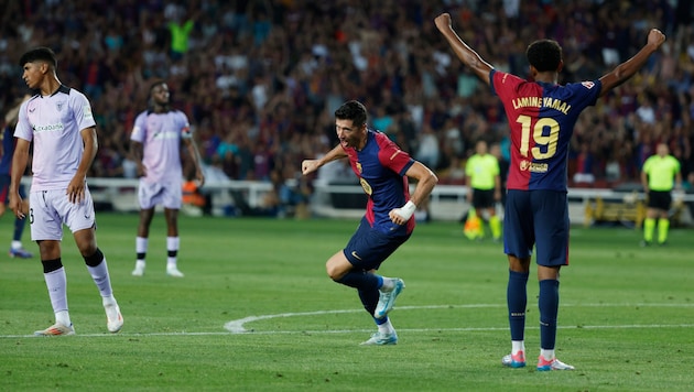 Robert Lewandowski and Lamine Yamal scored for Barca. (Bild: AP ( via APA) Austria Presse Agentur/ASSOCIATED PRESS)