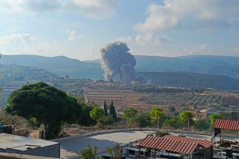 Ein von Israel angegriffenes Ziel im Süden Libanons (Bild: APA/AFP)