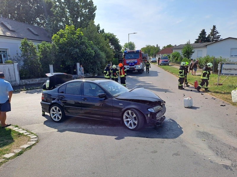 The driver was lucky. Only his wagon was wrecked. (Bild: Freiwillige Feuerwehr Frauenkirchen)