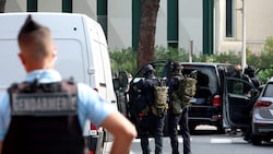 Nach einem Anschlag auf eine Synagoge im Süden Frankreichs wurde ein Tatverdächtiger festgenommen.  (Bild: APA/AFP/Pascal GUYOT)