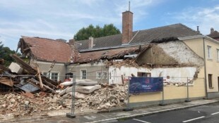 Große Teile des Winzerhauses waren bereits Geschichte, als die Baubehörde den Abriss stoppen ...