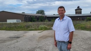 Helfried Blutsch von der SPÖ kritisiert den Still- stand am Areal der ehemaligen Remise.