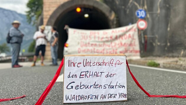 The senseless roadblock in Hallstatt (Bild: Zvg)